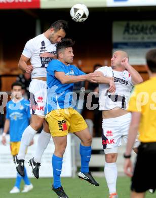 Fussball Kaerntner Liga. SAK gegen Bleiburg. Murat Veliu, Zan Kolar
(SAK), Daniel Horst Ramsauer  (Bleiburg). Welzenegg, am 21.4.2017.
Foto: Kuess
---
pressefotos, pressefotografie, kuess, qs, qspictures, sport, bild, bilder, bilddatenbank