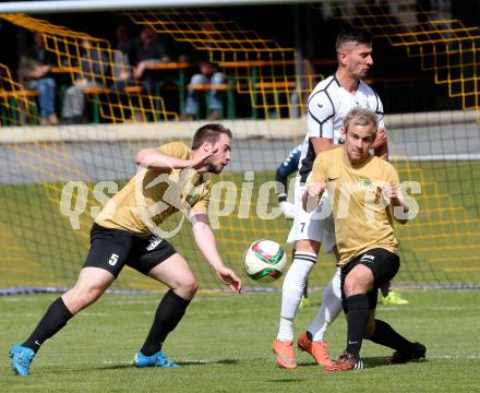 Fussball Kaerntner Liga. Koettmannsdorf gegen Voelkermarkt. Christoph Hubert Feichter, Martin Trattnig (Koettmannsdorf), Hrvoje Jakovljevic (Voelkermarkt). Koettmannsdorf, am 23.4.2017.
Foto: Kuess
---
pressefotos, pressefotografie, kuess, qs, qspictures, sport, bild, bilder, bilddatenbank