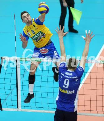 AVL. DenizBank AG Volley League Men. 5. Finalspiel. SK Posojilnica Aich/Dob gegen Hypo Tirol VT. Peter Mlynarcik (Aich Dob),  Martti Juhkami  (Tirol). Bleiburg, am 23.4.2017.
Foto: Kuess
---
pressefotos, pressefotografie, kuess, qs, qspictures, sport, bild, bilder, bilddatenbank
