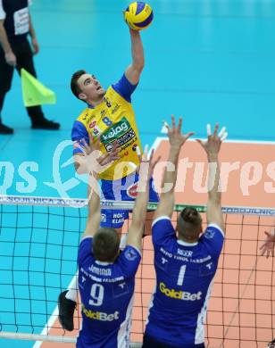 AVL. DenizBank AG Volley League Men. 5. Finalspiel. SK Posojilnica Aich/Dob gegen Hypo Tirol VT. Peter Mlynarcik (Aich Dob), Martti Juhkami, Marek Beer  (Tirol). Bleiburg, am 23.4.2017.
Foto: Kuess
---
pressefotos, pressefotografie, kuess, qs, qspictures, sport, bild, bilder, bilddatenbank