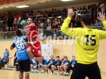 Handball. HLA. Playoff. Viertelfinale. SC Ferlach gegen Alpla HC Hard. Adonis Gonzales Martinez (Ferlach), Dominik Schmid (Hard). Ferlach, am 23.4.2017.
Foto: Kuess
---
pressefotos, pressefotografie, kuess, qs, qspictures, sport, bild, bilder, bilddatenbank
