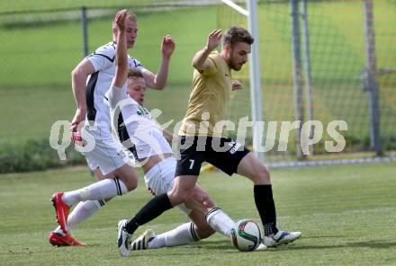 Fussball Kaerntner Liga. Koettmannsdorf gegen Voelkermarkt. Jakob Orgonyi (Koettmannsdorf), Matthias Maierhofer, Manuel Primusch  (Voelkermarkt). Koettmannsdorf, am 23.4.2017.
Foto: Kuess
---
pressefotos, pressefotografie, kuess, qs, qspictures, sport, bild, bilder, bilddatenbank
