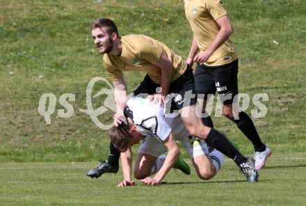Fussball Kaerntner Liga. Koettmannsdorf gegen Voelkermarkt. Christoph Hubert Feichter, (Koettmannsdorf), Lukas Urnik  (Voelkermarkt). Koettmannsdorf, am 23.4.2017.
Foto: Kuess
---
pressefotos, pressefotografie, kuess, qs, qspictures, sport, bild, bilder, bilddatenbank