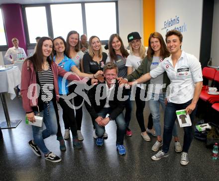 Olympiazentrum Kaernten. Pressefruehstueck. Daniela Ulbing, Lara Vadlau, Vanessa Herzog, Nina Weratschnig, Dunja Zdouc, Sabine Schoeffmann, Lisa Leitner, Nadine Weratschnig; Arno Arthofer. Klagenfurt, am 25.4.2017.
Foto: Kuess
---
pressefotos, pressefotografie, kuess, qs, qspictures, sport, bild, bilder, bilddatenbank