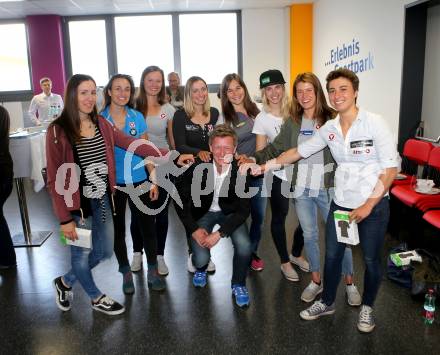 Olympiazentrum Kaernten. Pressefruehstueck. Daniela Ulbing, Lara Vadlau, Vanessa Herzog, Nina Weratschnig, Dunja Zdouc, Sabine Schoeffmann, Lisa Leitner, Nadine Weratschnig; Arno Arthofer. Klagenfurt, am 25.4.2017.
Foto: Kuess
---
pressefotos, pressefotografie, kuess, qs, qspictures, sport, bild, bilder, bilddatenbank