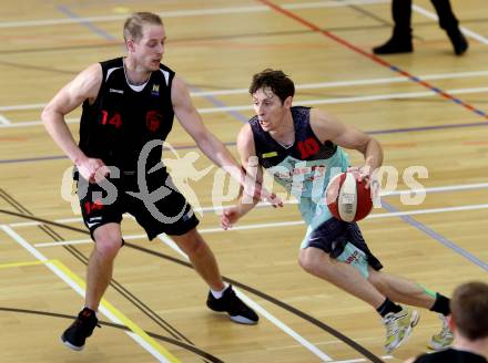 Basketball 2. Bundesliga. Playoff  SF2.  Villach Raiders gegen Mistelbach Mustangs. Simon Finzgar (Villach), Vladimir Sismilich  (Mistelbach). Villach, am 29.4.2017.
Foto: Kuess
---
pressefotos, pressefotografie, kuess, qs, qspictures, sport, bild, bilder, bilddatenbank