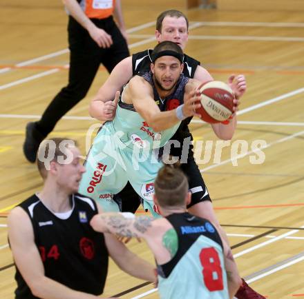 Basketball 2. Bundesliga. Playoff  SF2.  Villach Raiders gegen Mistelbach Mustangs. Marko Kolaric,  (Villach), Ivo Prachar (Mistelbach). Villach, am 29.4.2017.
Foto: Kuess
---
pressefotos, pressefotografie, kuess, qs, qspictures, sport, bild, bilder, bilddatenbank