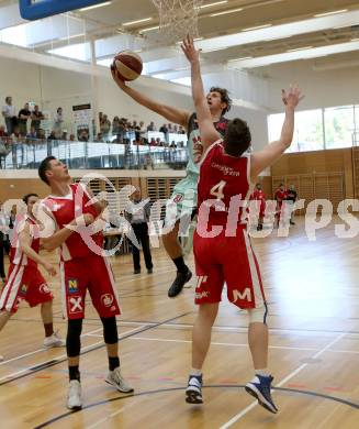 Basketball 2. Bundesliga. Playoff.  Villach Raiders gegen St. Poelten Dragons.  Simon Finzgar (Villach), Eric Schranz  (St. Poelten). Villach, am 21.5.2017.
Foto: Kuess
---
pressefotos, pressefotografie, kuess, qs, qspictures, sport, bild, bilder, bilddatenbank