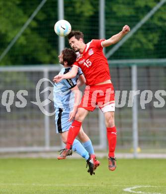 Fussball. Unterliga Ost. KAC 1909 gegen Sirnitz. Manuel Wallner  (KAC),  Lukas Hasslauer (Sirnitz). Klagenfurt, 6.5.2017.
Foto: Kuess
---
pressefotos, pressefotografie, kuess, qs, qspictures, sport, bild, bilder, bilddatenbank