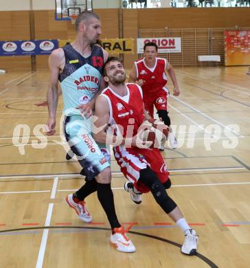 Basketball 2. Bundesliga. Playoff.  Villach Raiders gegen St. Poelten Dragons.  Ales Primc (Villach), Lukas Boeck  (St. Poelten). Villach, am 21.5.2017.
Foto: Kuess
---
pressefotos, pressefotografie, kuess, qs, qspictures, sport, bild, bilder, bilddatenbank