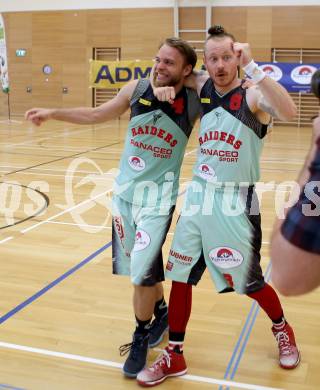 Basketball 2. Bundesliga. Playoff.  Villach Raiders gegen St. Poelten Dragons.  Jubel Nino Gross, Timi Huber (Villach). Villach, am 21.5.2017.
Foto: Kuess
---
pressefotos, pressefotografie, kuess, qs, qspictures, sport, bild, bilder, bilddatenbank