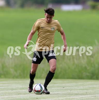 Fussball Kaerntner Liga. Koettmannsdorf gegen Spittal. Dominik Kruschitz (Koettmannsdorf). Koettmannsdorf, am 24.5.2017.
Foto: Kuess
---
pressefotos, pressefotografie, kuess, qs, qspictures, sport, bild, bilder, bilddatenbank
