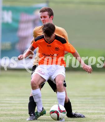 Fussball Kaerntner Liga. Koettmannsdorf gegen Spittal. Fabian Janschitz, (Koettmannsdorf), Tobias Klug (Spittal). Koettmannsdorf, am 24.5.2017.
Foto: Kuess
---
pressefotos, pressefotografie, kuess, qs, qspictures, sport, bild, bilder, bilddatenbank
