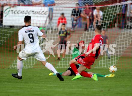 Fussball. Kaerntner Liga. WAC Amateure gegen SAK. Daniel Camber (WAC),  Kristijan Kondic (SAK). St. Andrae, 26.5.2017. 
Foto: Kuess
---
pressefotos, pressefotografie, kuess, qs, qspictures, sport, bild, bilder, bilddatenbank