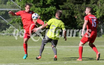 Fussball Kaerntner Liga. ATUS Ferlach gegen Lind. Alexander Krainer, Martin Posratschnig (Ferlach), Alexander Hackl  (Lind). Ferlach, am 27.5.2017.
Foto: Kuess
---
pressefotos, pressefotografie, kuess, qs, qspictures, sport, bild, bilder, bilddatenbank