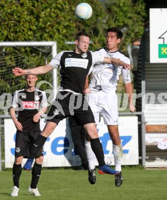 Fussball. Kaerntner Liga. Bleiburg gegen Spittal. Adnan Besic  (Bleiburg), Rafael Graf   (Spittal). Bleiburg, 13.5.2017.
Foto: Kuess
---
pressefotos, pressefotografie, kuess, qs, qspictures, sport, bild, bilder, bilddatenbank