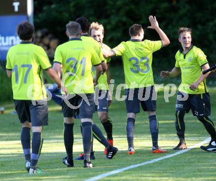 Fussball Kaerntner Liga. ATUS Ferlach gegen Lind. Torjubel Lind. Ferlach, am 27.5.2017.
Foto: Kuess
---
pressefotos, pressefotografie, kuess, qs, qspictures, sport, bild, bilder, bilddatenbank