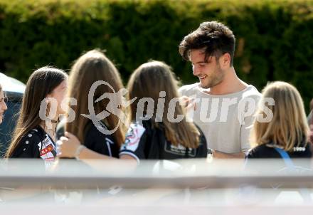 Fussball Bundesliga. RZ Pellets WAC gegen  SK Puntigamer Sturm Graz.  Roland Putsche mit Fans (WAC). Wolfsberg, am 28.5.2017.
Foto: Kuess

---
pressefotos, pressefotografie, kuess, qs, qspictures, sport, bild, bilder, bilddatenbank