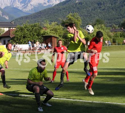 Fussball Kaerntner Liga. ATUS Ferlach gegen Lind. Lukas Jaklitsch,  (Ferlach),  Rene Loeschnig (Lind). Ferlach, am 27.5.2017.
Foto: Kuess
---
pressefotos, pressefotografie, kuess, qs, qspictures, sport, bild, bilder, bilddatenbank