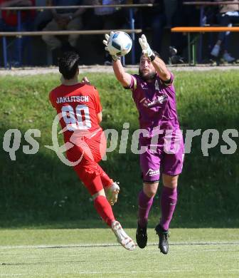 Fussball Kaerntner Liga. ATUS Ferlach gegen Lind. Lukas Jaklitsch,  (Ferlach),  Alexander Zagler (Lind). Ferlach, am 27.5.2017.
Foto: Kuess
---
pressefotos, pressefotografie, kuess, qs, qspictures, sport, bild, bilder, bilddatenbank
