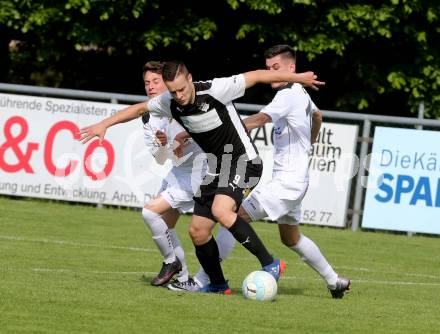 Fussball. Kaerntner Liga. Bleiburg gegen Spittal. Adnan Besic   (Bleiburg),   Mario Dadic (Spittal). Bleiburg, 13.5.2017.
Foto: Kuess
---
pressefotos, pressefotografie, kuess, qs, qspictures, sport, bild, bilder, bilddatenbank