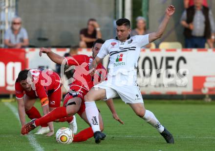 Fussball. Kaerntner Liga. WAC Amateure gegen SAK. Daniel Camber (WAC),  Patrick Lausegger (SAK). St. Andrae, 26.5.2017. 
Foto: Kuess
---
pressefotos, pressefotografie, kuess, qs, qspictures, sport, bild, bilder, bilddatenbank