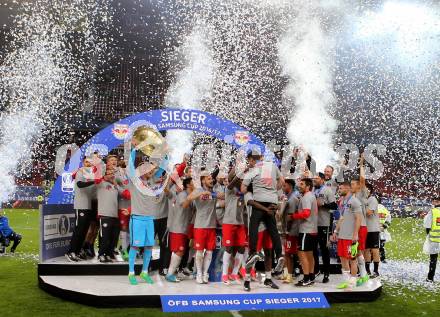 Fussball OEFB Samsung Cupfinale. SK Rapid Wien gegen FC Red Bull Salzburg. Jubel Salzburg. Klagenfurt Woertherseestadion, am 1.6.2017.
Foto: Kuess

---
pressefotos, pressefotografie, kuess, qs, qspictures, sport, bild, bilder, bilddatenbank