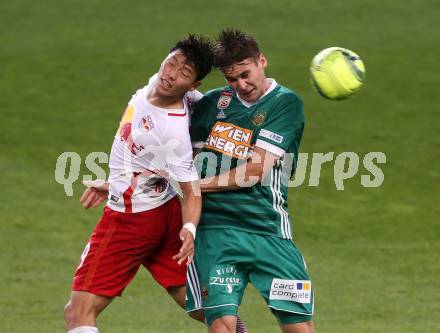 Fussball OEFB Samsung Cupfinale. SK Rapid Wien gegen FC Red Bull Salzburg. Maximilian Woeber,  (Wien), Hee Chan Hwang (Salzburg). Klagenfurt Woertherseestadion, am 1.6.2017.
Foto: Kuess

---
pressefotos, pressefotografie, kuess, qs, qspictures, sport, bild, bilder, bilddatenbank