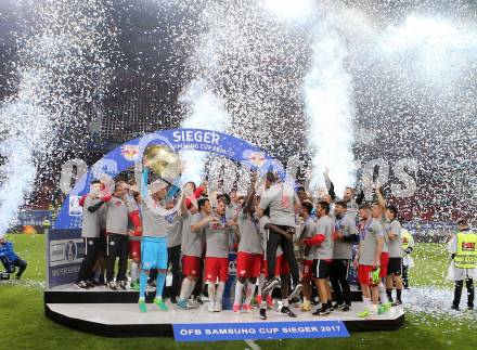 Fussball OEFB Samsung Cupfinale. SK Rapid Wien gegen FC Red Bull Salzburg. Jubel Salzburg. Klagenfurt Woertherseestadion, am 1.6.2017.
Foto: Kuess

---
pressefotos, pressefotografie, kuess, qs, qspictures, sport, bild, bilder, bilddatenbank