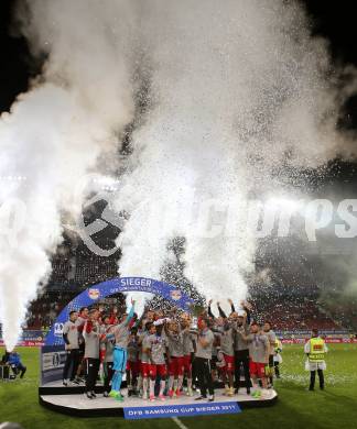 Fussball OEFB Samsung Cupfinale. SK Rapid Wien gegen FC Red Bull Salzburg. Jubel Salzburg. Klagenfurt Woertherseestadion, am 1.6.2017.
Foto: Kuess

---
pressefotos, pressefotografie, kuess, qs, qspictures, sport, bild, bilder, bilddatenbank