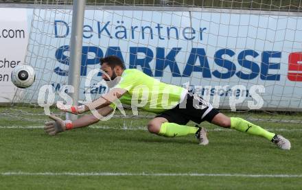 Fussball Kaerntner Liga. Eberstein gegen Gmuend.  Christoph Pirker  (Gmeund). Gmuend, am 3.6.2017.
Foto: Kuess
---
pressefotos, pressefotografie, kuess, qs, qspictures, sport, bild, bilder, bilddatenbank