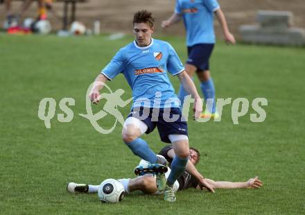 Fussball Kaerntner Liga. Eberstein gegen Gmuend. David Koerbler,  (Eberstein), Domenik Steiner (Gmeund). Gmuend, am 3.6.2017.
Foto: Kuess
---
pressefotos, pressefotografie, kuess, qs, qspictures, sport, bild, bilder, bilddatenbank