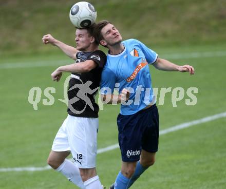 Fussball Kaerntner Liga. Eberstein gegen Gmuend. Thomas Rabitsch,  (Eberstein), Marvin Metzler (Gmeund). Gmuend, am 3.6.2017.
Foto: Kuess
---
pressefotos, pressefotografie, kuess, qs, qspictures, sport, bild, bilder, bilddatenbank