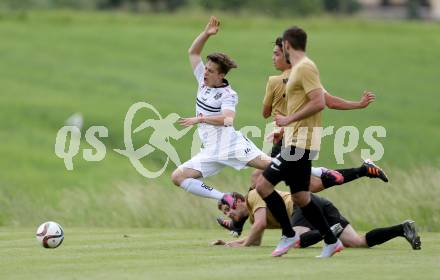 Fussball Kaerntner Liga. Koettmannsdorf gegen WAC Amateure. Dominik Kruschitz, Christopher Sallinger (Koettmannsdorf), Fabio Putzl  (WAC). Koettmannsdorf, am 4.6.2017.
Foto: Kuess
---
pressefotos, pressefotografie, kuess, qs, qspictures, sport, bild, bilder, bilddatenbank