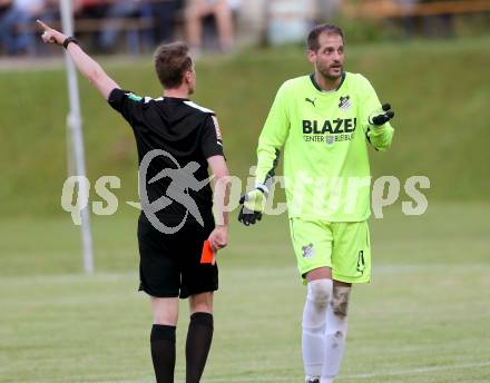 Fussball Kaertner Liga. ATUS Ferlach gegen Bleiburg.  rote Karte fuer Darjan Curanovic (Bleiburg). Ferlach, am 9.6.2017.
Foto: Kuess
---
pressefotos, pressefotografie, kuess, qs, qspictures, sport, bild, bilder, bilddatenbank