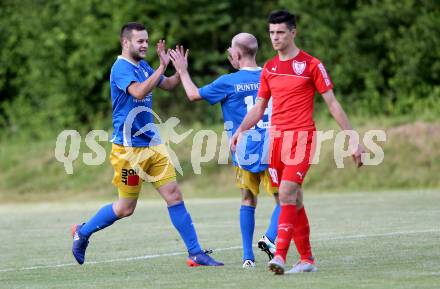 Fussball Kaertner Liga. ATUS Ferlach gegen Bleiburg.  Torjubel Adnan Besic, Dejan Verdel (Bleiburg). Ferlach, am 9.6.2017.
Foto: Kuess
---
pressefotos, pressefotografie, kuess, qs, qspictures, sport, bild, bilder, bilddatenbank