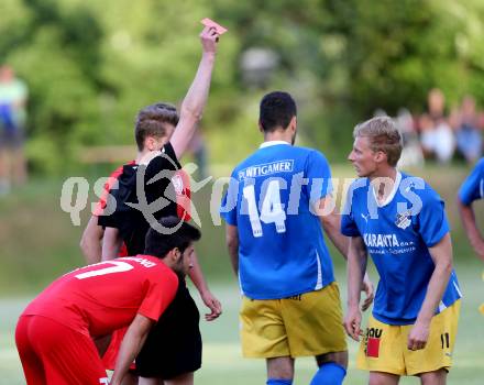 Fussball Kaertner Liga. ATUS Ferlach gegen Bleiburg.  rote Karte fuer Rene Partl (Bleiburg). Ferlach, am 9.6.2017.
Foto: Kuess
---
pressefotos, pressefotografie, kuess, qs, qspictures, sport, bild, bilder, bilddatenbank