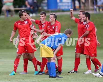 Fussball Kaertner Liga. ATUS Ferlach gegen Bleiburg. Torjubel Ferlach. Ferlach, am 9.6.2017.
Foto: Kuess
---
pressefotos, pressefotografie, kuess, qs, qspictures, sport, bild, bilder, bilddatenbank