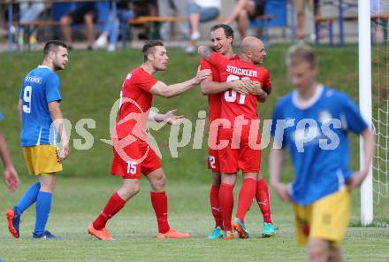 Fussball Kaertner Liga. ATUS Ferlach gegen Bleiburg. Torjubel Alexander Krainer, Martin Posratschnig, Stephan Mathias Stueckler (Ferlach). Ferlach, am 9.6.2017.
Foto: Kuess
---
pressefotos, pressefotografie, kuess, qs, qspictures, sport, bild, bilder, bilddatenbank