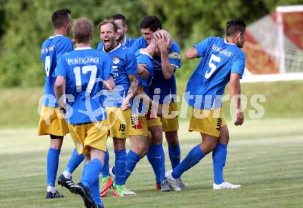 Fussball Kaertner Liga. ATUS Ferlach gegen Bleiburg. Torjubel Dejan Verdel, Christopher Knauder, Martin Wakonig (Bleiburg). Ferlach, am 9.6.2017.
Foto: Kuess
---
pressefotos, pressefotografie, kuess, qs, qspictures, sport, bild, bilder, bilddatenbank