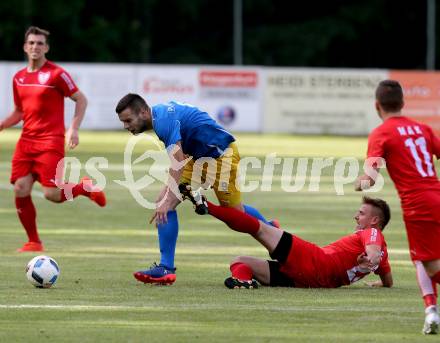 Fussball Kaertner Liga. ATUS Ferlach gegen Bleiburg. Dejan Kern,  (Ferlach),  Adnan Besic (Bleiburg). Ferlach, am 9.6.2017.
Foto: Kuess
---
pressefotos, pressefotografie, kuess, qs, qspictures, sport, bild, bilder, bilddatenbank
