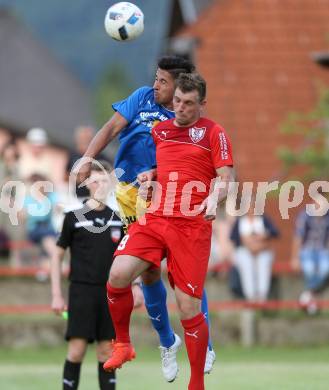 Fussball Kaertner Liga. ATUS Ferlach gegen Bleiburg. Saverio Amoroso,  (Ferlach), Daniel Horst Ramsauer (Bleiburg). Ferlach, am 9.6.2017.
Foto: Kuess
---
pressefotos, pressefotografie, kuess, qs, qspictures, sport, bild, bilder, bilddatenbank