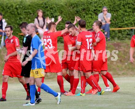 Fussball Kaertner Liga. ATUS Ferlach gegen Bleiburg.  Torjubel Ferlach. Ferlach, am 9.6.2017.
Foto: Kuess
---
pressefotos, pressefotografie, kuess, qs, qspictures, sport, bild, bilder, bilddatenbank