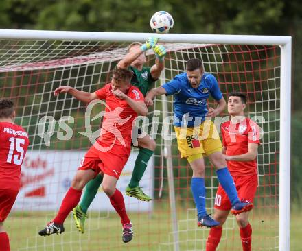 Fussball Kaertner Liga. ATUS Ferlach gegen Bleiburg. Nico Kavelar, Dejan Kern (Ferlach), Adnan Besic  (Bleiburg). Ferlach, am 9.6.2017.
Foto: Kuess
---
pressefotos, pressefotografie, kuess, qs, qspictures, sport, bild, bilder, bilddatenbank