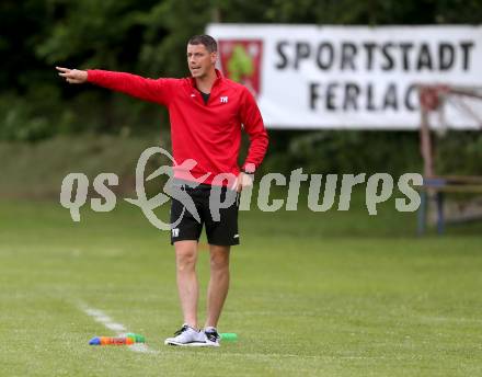 Fussball Kaertner Liga. ATUS Ferlach gegen Bleiburg. Trainer Mario Verdel (Ferlach). Ferlach, am 9.6.2017.
Foto: Kuess
---
pressefotos, pressefotografie, kuess, qs, qspictures, sport, bild, bilder, bilddatenbank