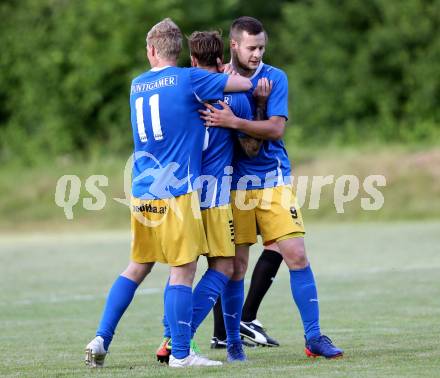 Fussball Kaertner Liga. ATUS Ferlach gegen Bleiburg. Torjubel Adnan Besic, Rene Partl, Martin Wakonig  (Bleiburg). Ferlach, am 9.6.2017.
Foto: Kuess
---
pressefotos, pressefotografie, kuess, qs, qspictures, sport, bild, bilder, bilddatenbank