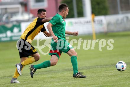 Fussball 1. Klasse C. Oberglan gegen Wietersdorf. Ali Asghar Rezaie, (Oberglan), Roman Kerschhakl  (Wietersdorf). Oberglan, am 10.6.2017.
Foto: Kuess
---
pressefotos, pressefotografie, kuess, qs, qspictures, sport, bild, bilder, bilddatenbank