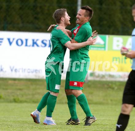 Fussball 1. Klasse C. Oberglan gegen Wietersdorf. Torjubel Nino Matthaeus Trifu, Roman Kerschhakl (Wietersdorf). Oberglan, am 10.6.2017.
Foto: Kuess
---
pressefotos, pressefotografie, kuess, qs, qspictures, sport, bild, bilder, bilddatenbank