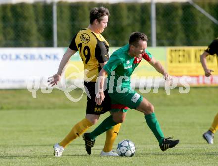 Fussball 1. Klasse C. Oberglan gegen Wietersdorf. Lucas Londer,  (Oberglan),  Roman Kerschhakl (Wietersdorf). Oberglan, am 10.6.2017.
Foto: Kuess
---
pressefotos, pressefotografie, kuess, qs, qspictures, sport, bild, bilder, bilddatenbank