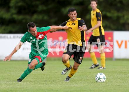 Fussball 1. Klasse C. Oberglan gegen Wietersdorf. Ali Asghar Rezaie, (Oberglan), Roman Kerschhakl  (Wietersdorf). Oberglan, am 10.6.2017.
Foto: Kuess
---
pressefotos, pressefotografie, kuess, qs, qspictures, sport, bild, bilder, bilddatenbank